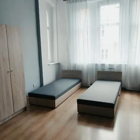 Tanie Spanie Przy Park - Zameldowanie Bezobsługowe - * Poznań